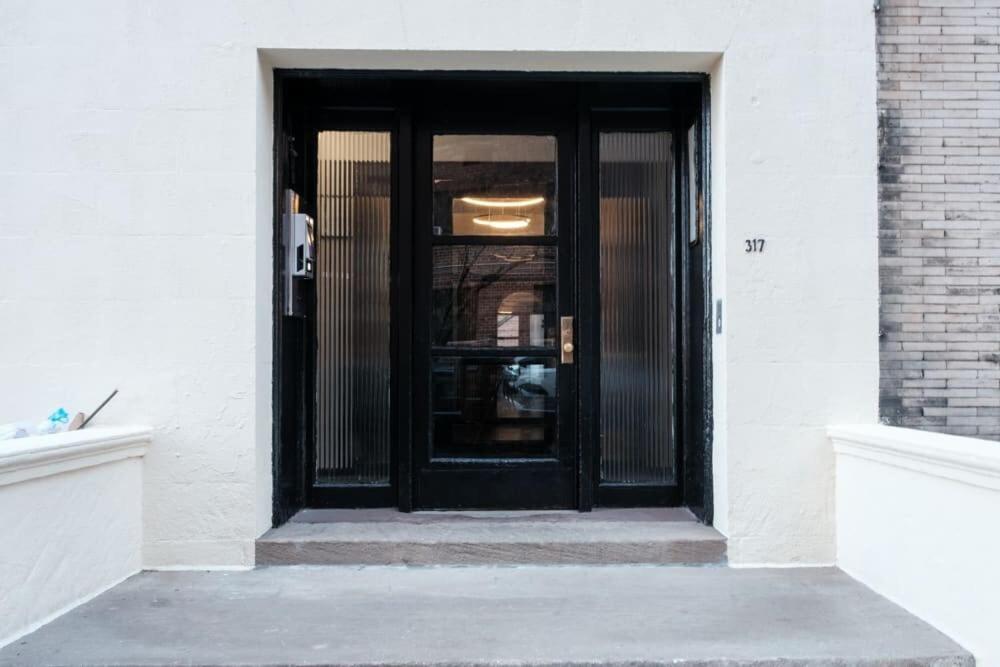 74-1a New In Prime Uws - Gym In Building *